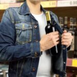Mujer y Alcohol: El estigma de beber a escondidas